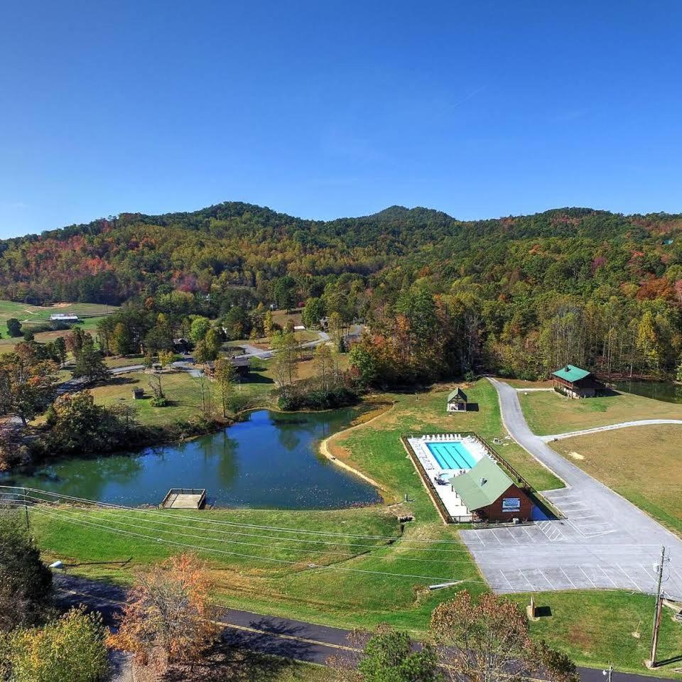 Villa Lee'S Creekside à Pigeon Forge Extérieur photo